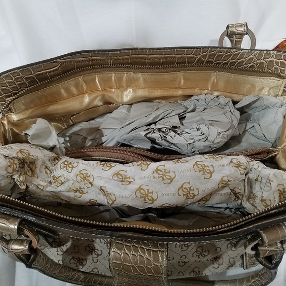 Guess Purse - Picture 3 of 8